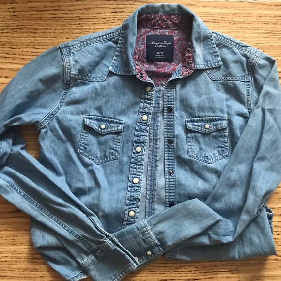 ❄️ AEO Chambray button down size XS - Picture 1 of 1